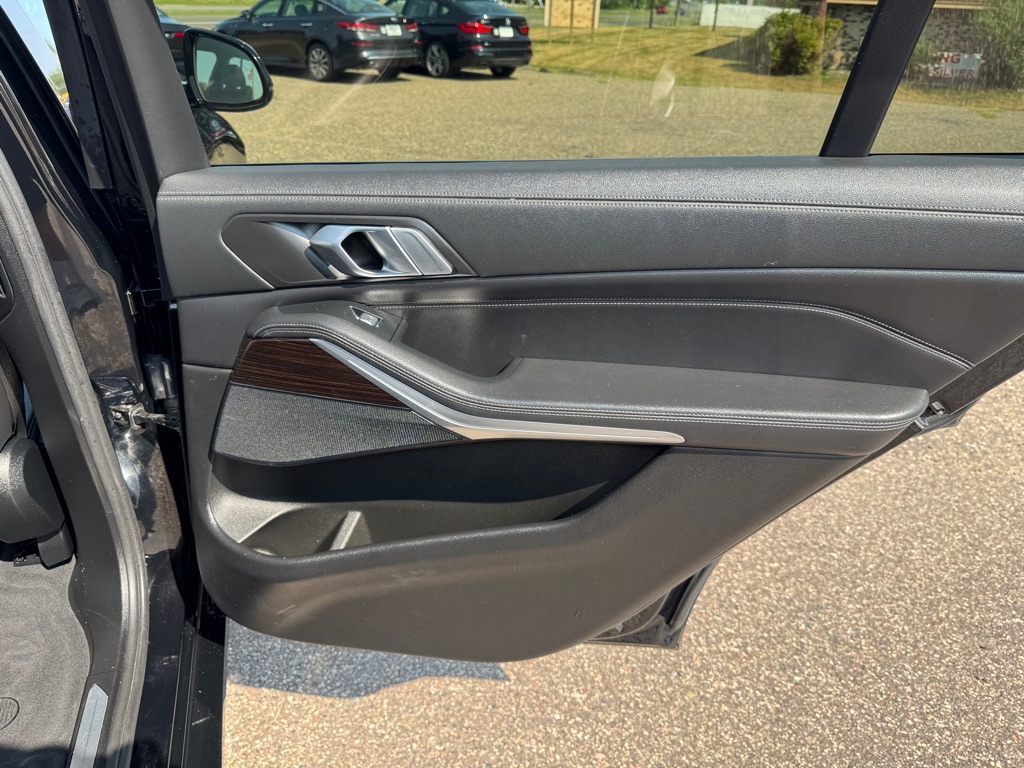 Photo 29 of this BMW X7
