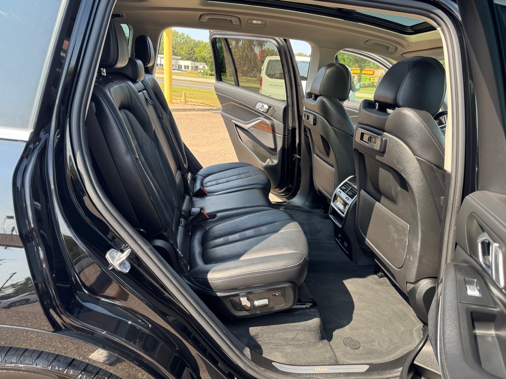 Photo 27 of this BMW X7