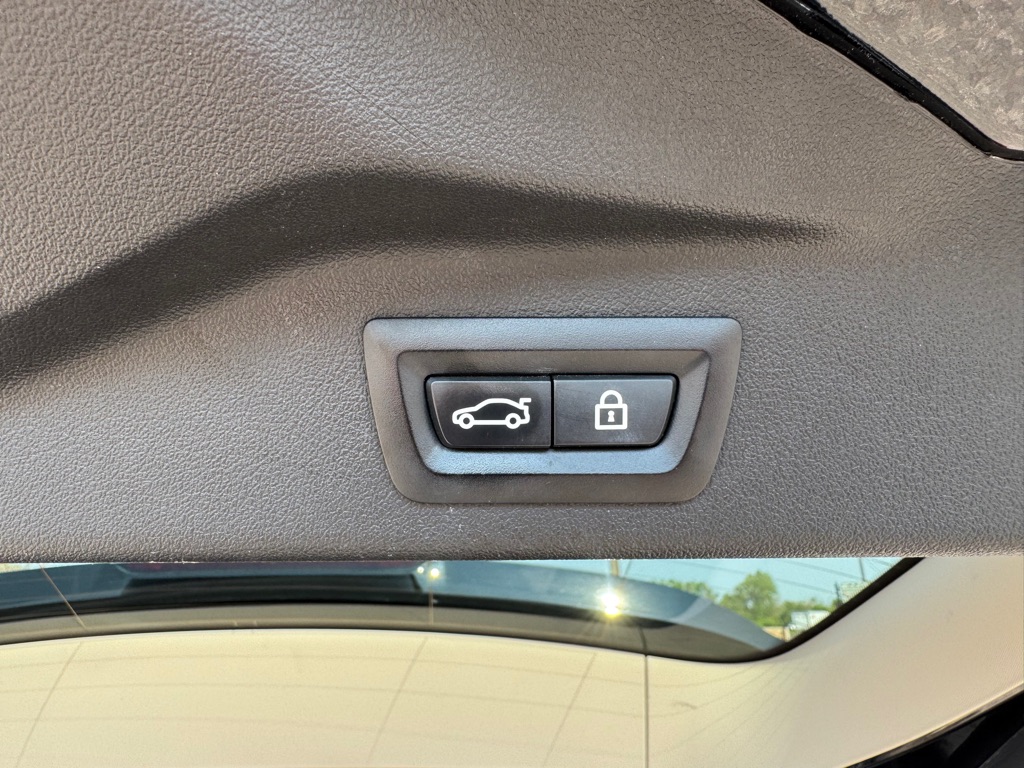 Photo 26 of this BMW X7