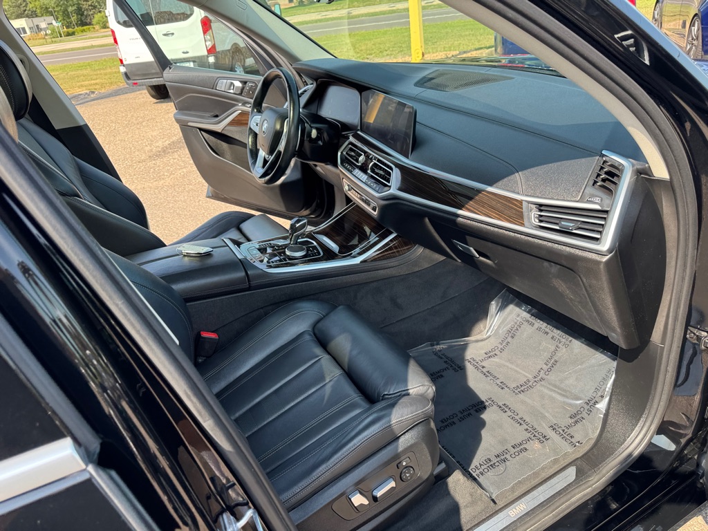 Photo 31 of this BMW X7