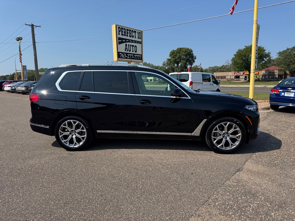 Photo 3 of this BMW X7