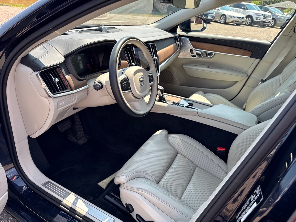 Photo 14 of this VOLVO S90