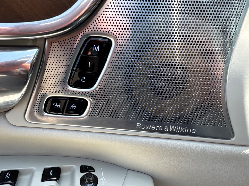 Photo 17 of this VOLVO S90