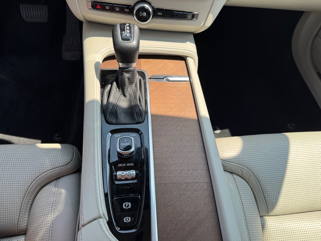 Photo 35 of this VOLVO S90