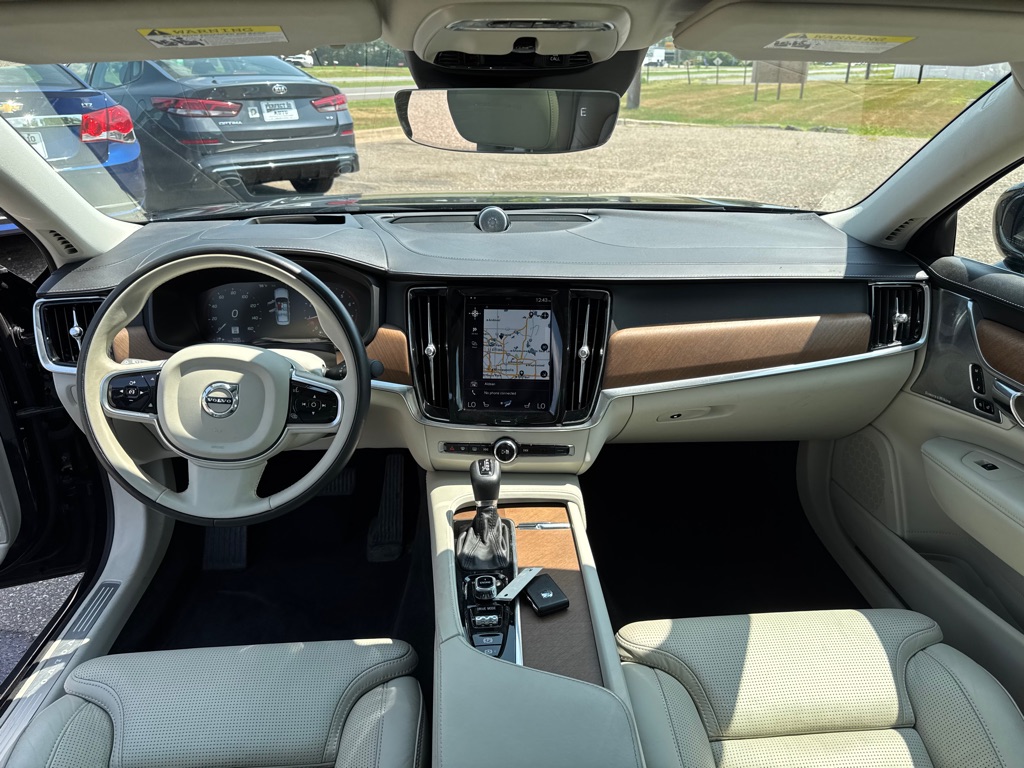 Photo 31 of this VOLVO S90