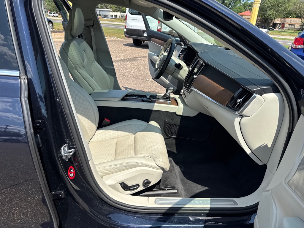 Photo 26 of this VOLVO S90
