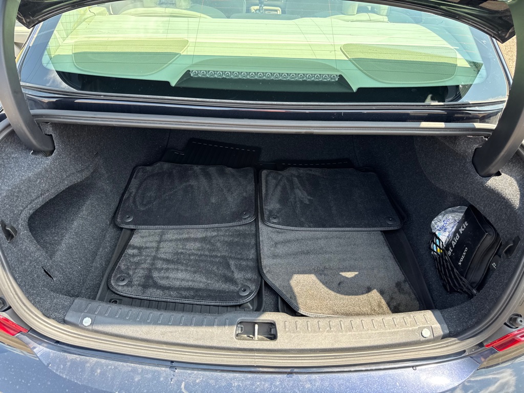 Photo 21 of this VOLVO S90