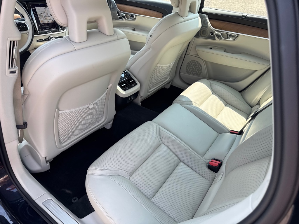 Photo 19 of this VOLVO S90