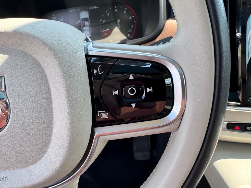 Photo 50 of this VOLVO S90