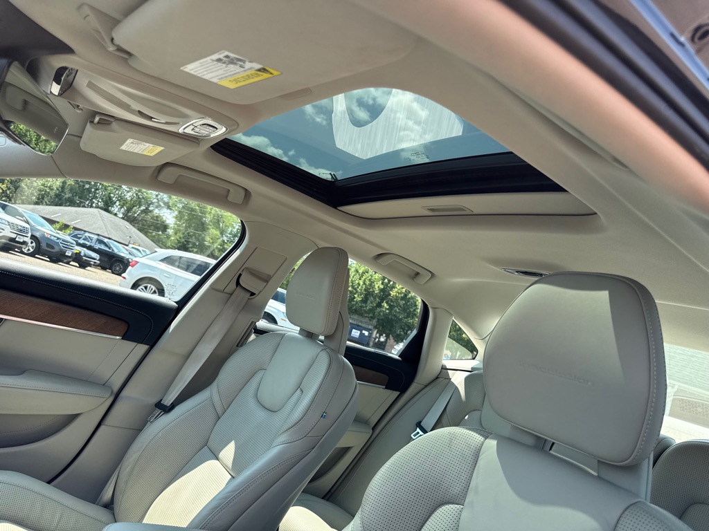 Photo 33 of this VOLVO S90