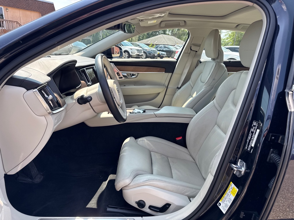 Photo 13 of this VOLVO S90