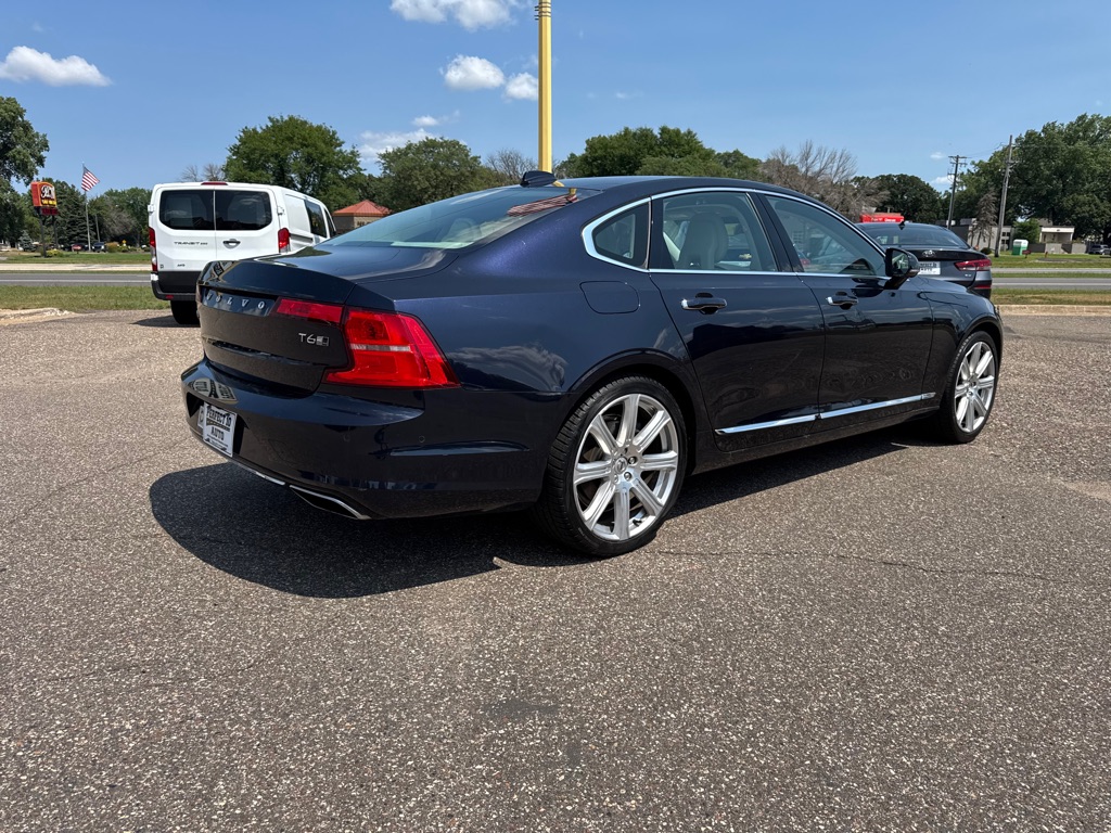 Photo 4 of this VOLVO S90