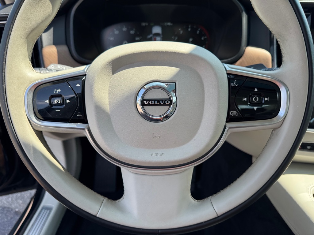 Photo 47 of this VOLVO S90