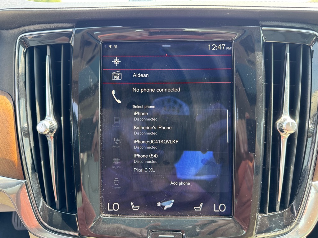 Photo 39 of this VOLVO S90
