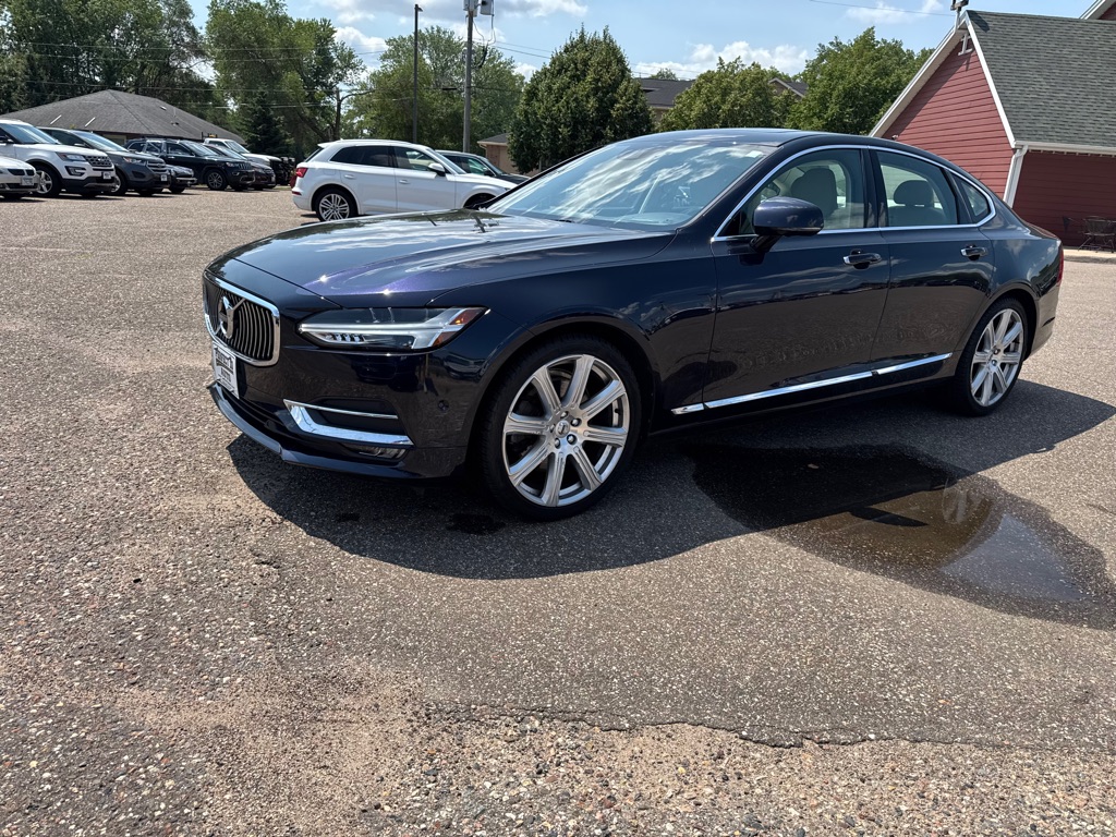 Photo 10 of this VOLVO S90