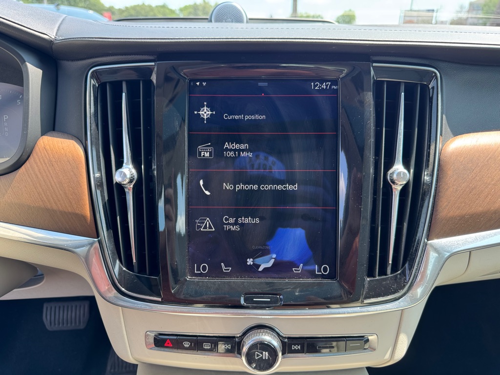 Photo 36 of this VOLVO S90