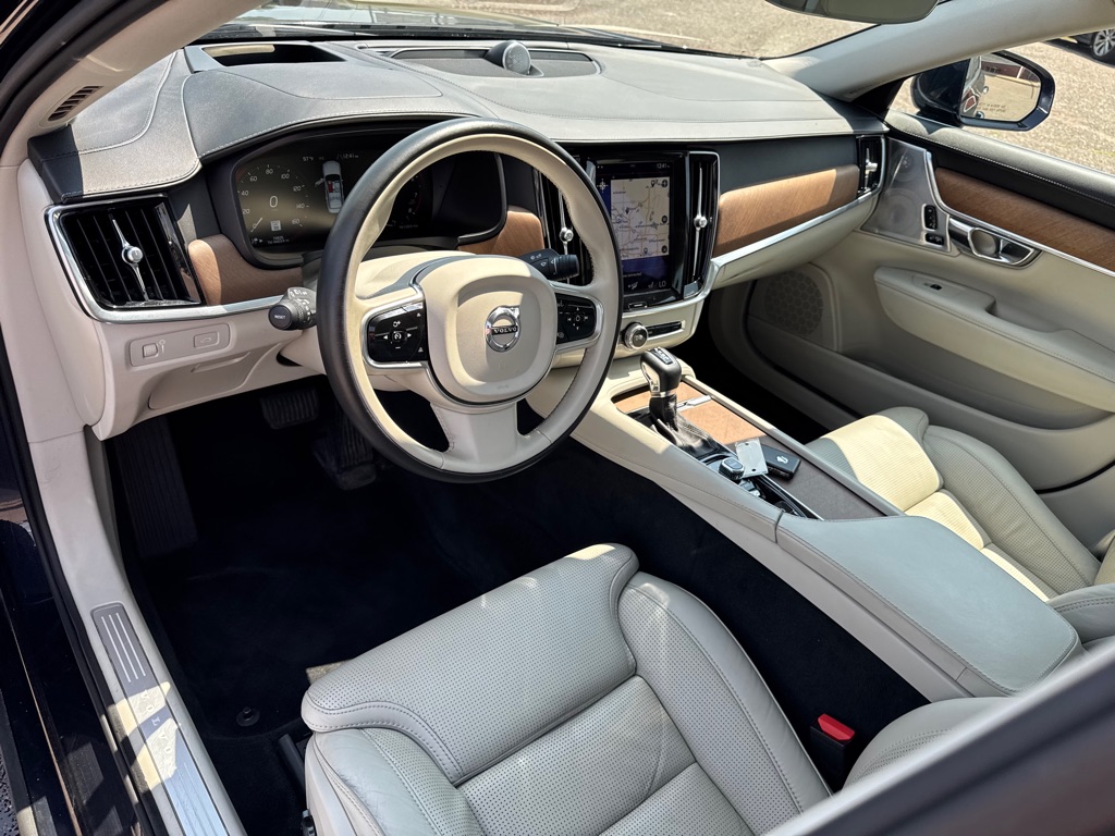 Photo 15 of this VOLVO S90
