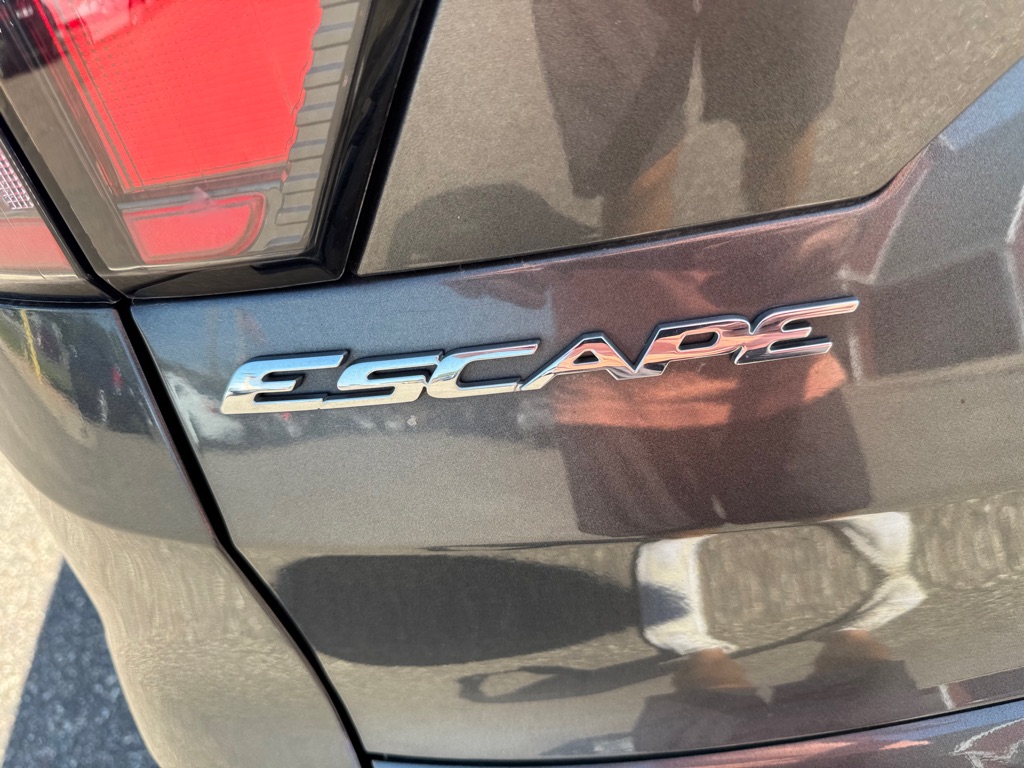Photo 42 of this FORD ESCAPE