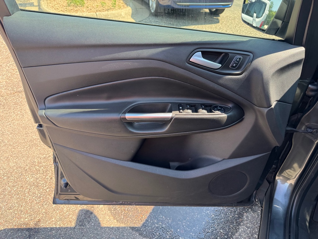 Photo 16 of this FORD ESCAPE