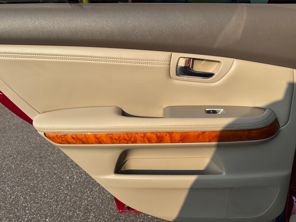 Photo 19 of this LEXUS RX 350