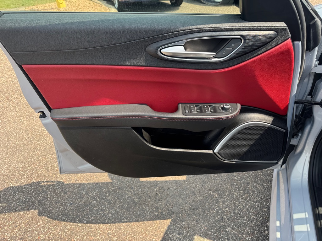 Photo 16 of this ALFA ROMEO GIULIA