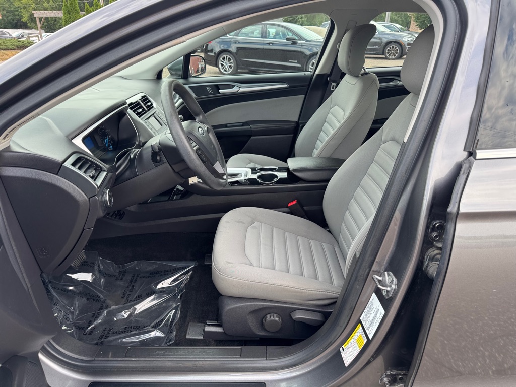 Photo 13 of this FORD FUSION