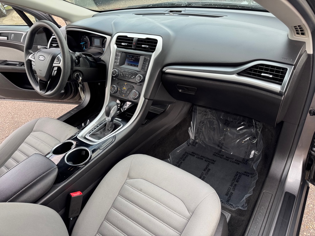 Photo 26 of this FORD FUSION
