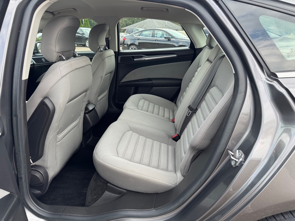 Photo 17 of this FORD FUSION