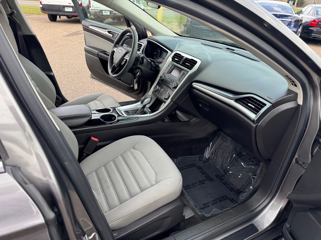 Photo 25 of this FORD FUSION