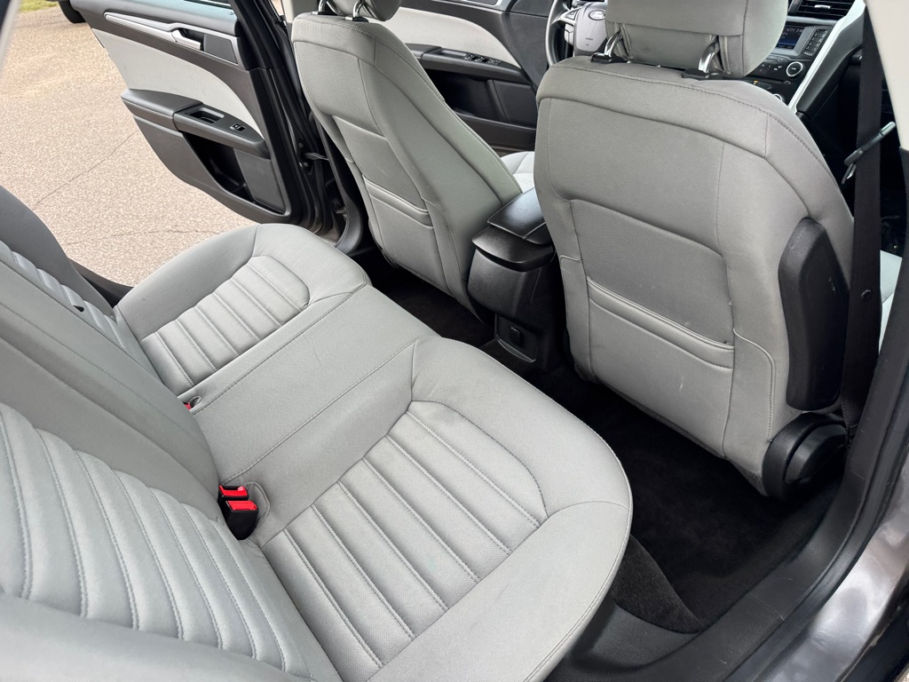 Photo 22 of this FORD FUSION