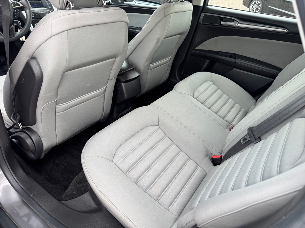 Photo 18 of this FORD FUSION