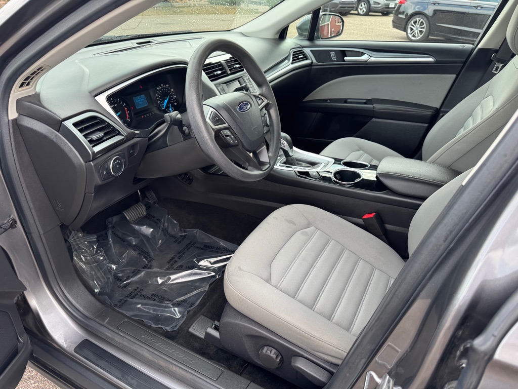 Photo 14 of this FORD FUSION