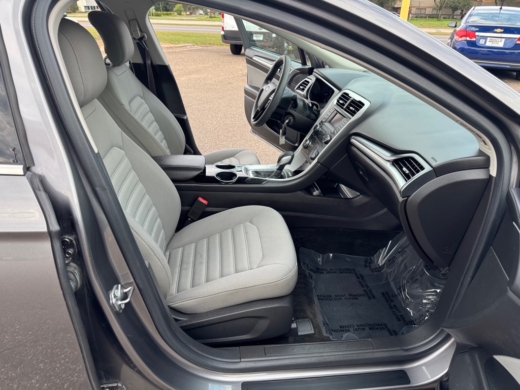Photo 24 of this FORD FUSION