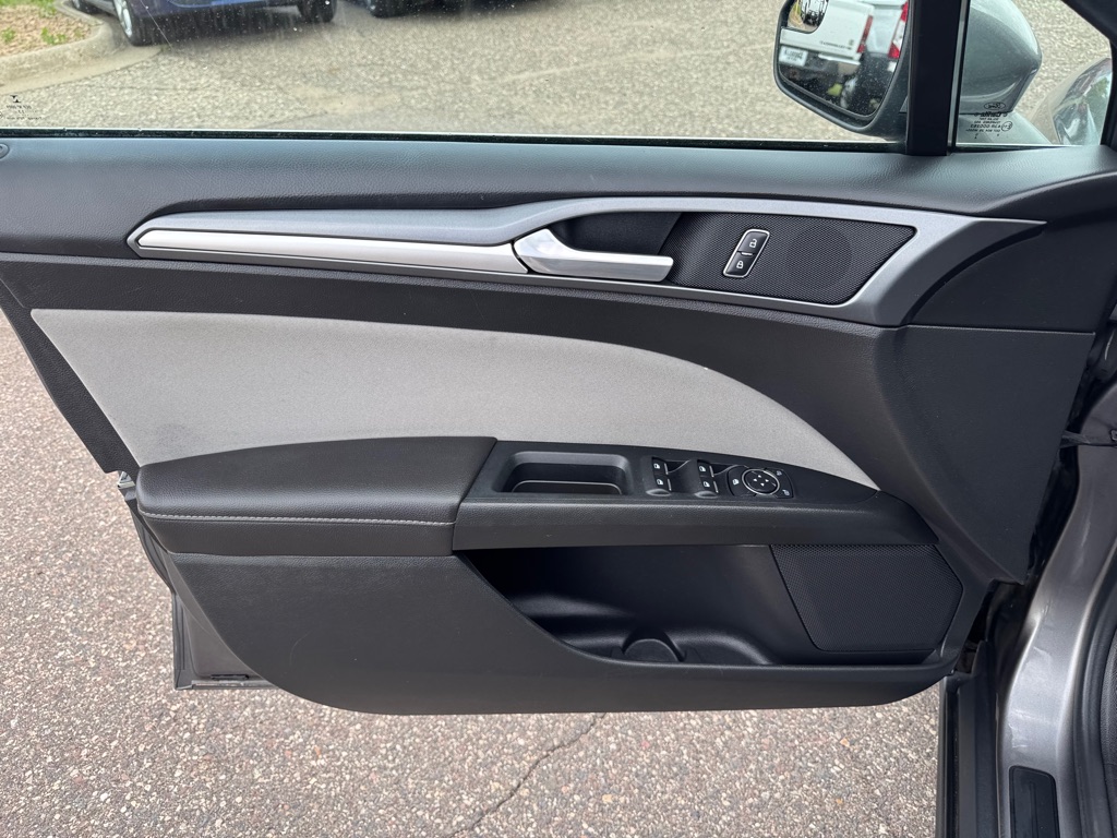 Photo 16 of this FORD FUSION
