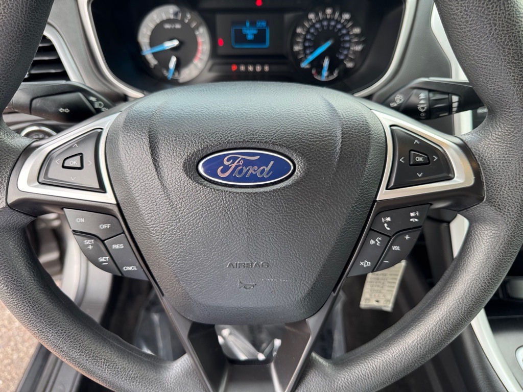 Photo 33 of this FORD FUSION