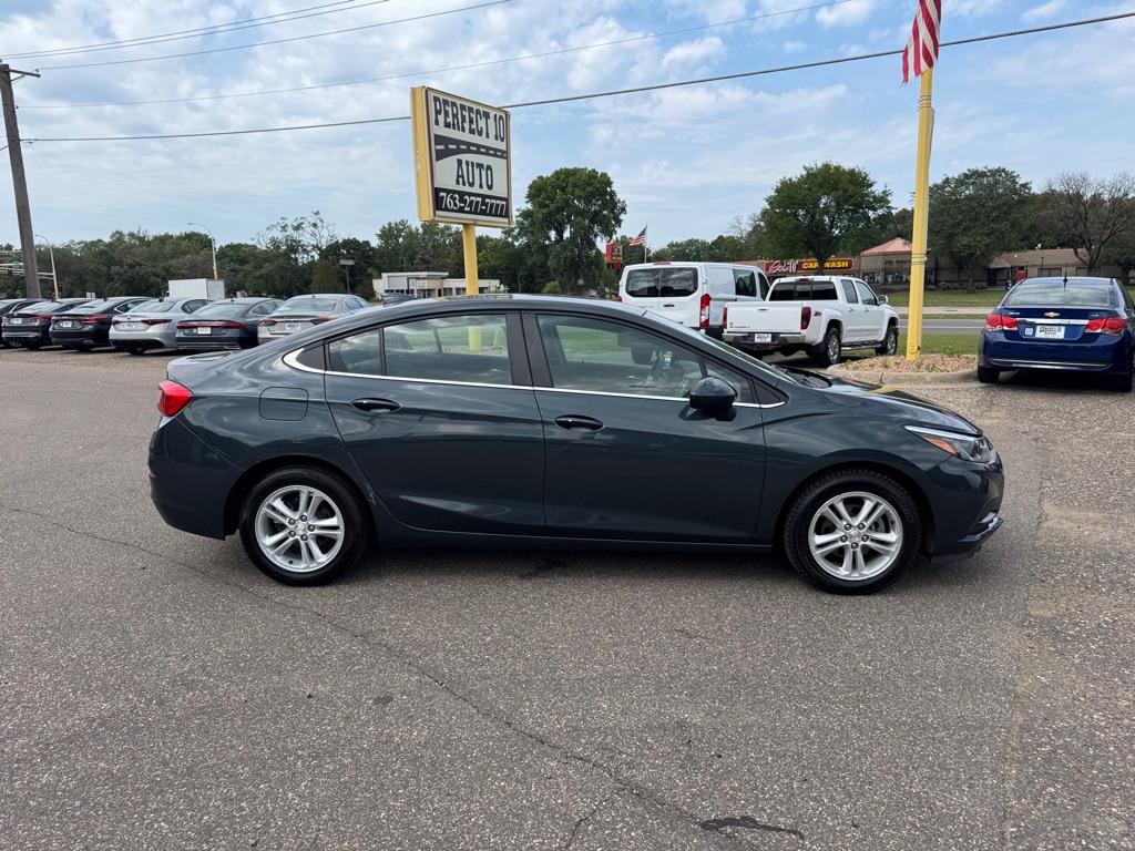 Photo 3 of this CHEVROLET CRUZE