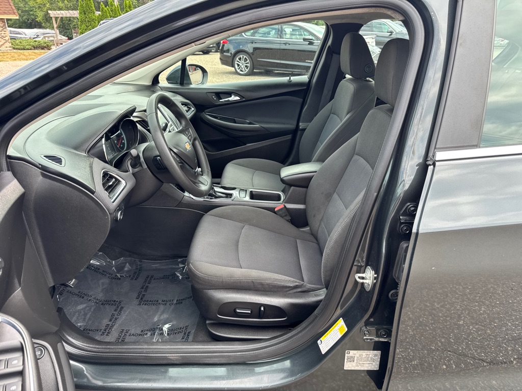 Photo 13 of this CHEVROLET CRUZE