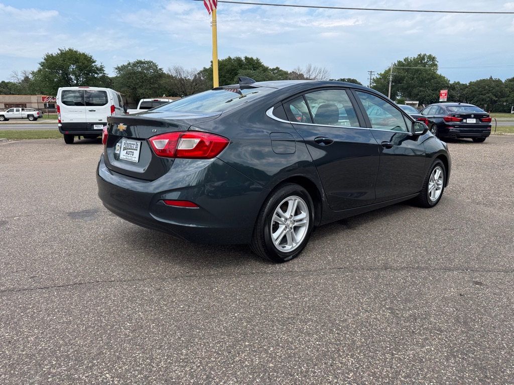Photo 4 of this CHEVROLET CRUZE