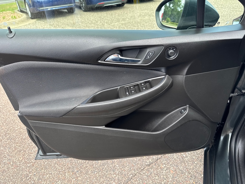 Photo 16 of this CHEVROLET CRUZE