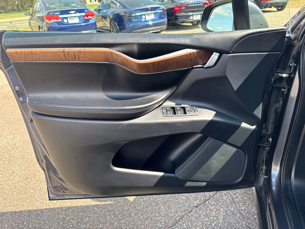 Photo 16 of this TESLA MODEL X