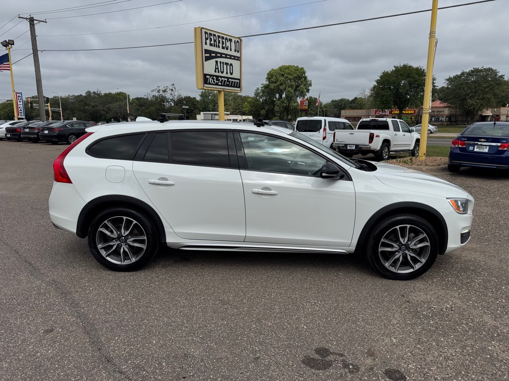 Photo 3 of this VOLVO V60 CROSS COUNT