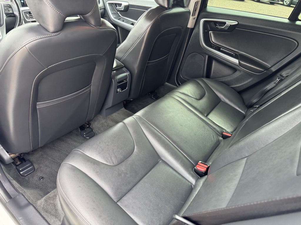 Photo 18 of this VOLVO V60 CROSS COUNT