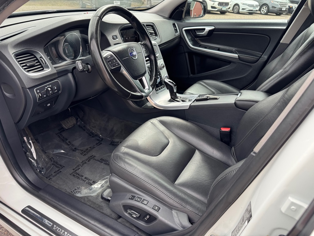Photo 14 of this VOLVO V60 CROSS COUNT