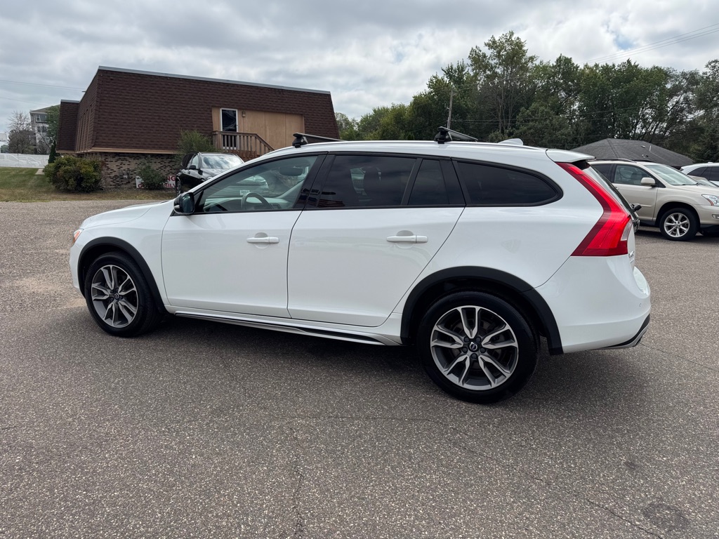 Photo 8 of this VOLVO V60 CROSS COUNT