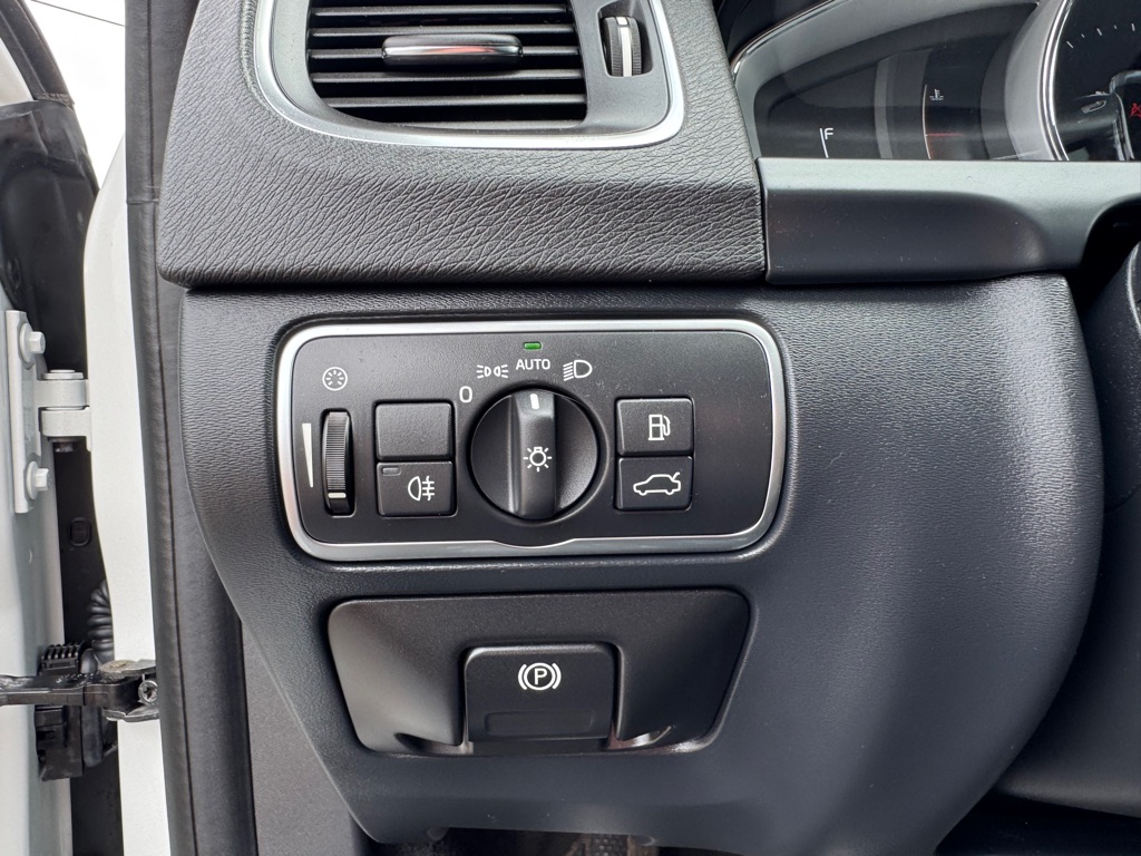 Photo 44 of this VOLVO V60 CROSS COUNT