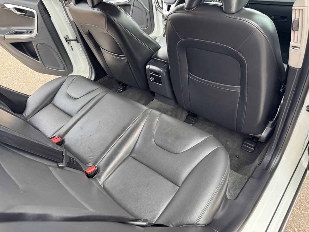 Photo 23 of this VOLVO V60 CROSS COUNT