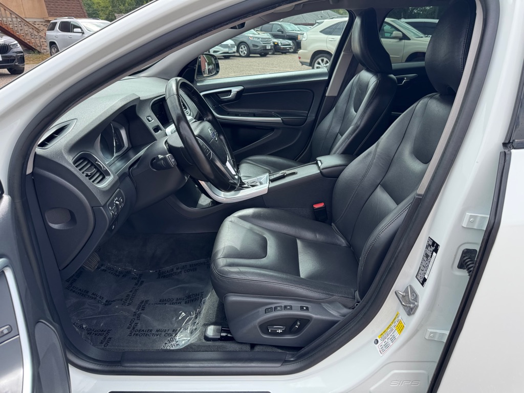 Photo 13 of this VOLVO V60 CROSS COUNT