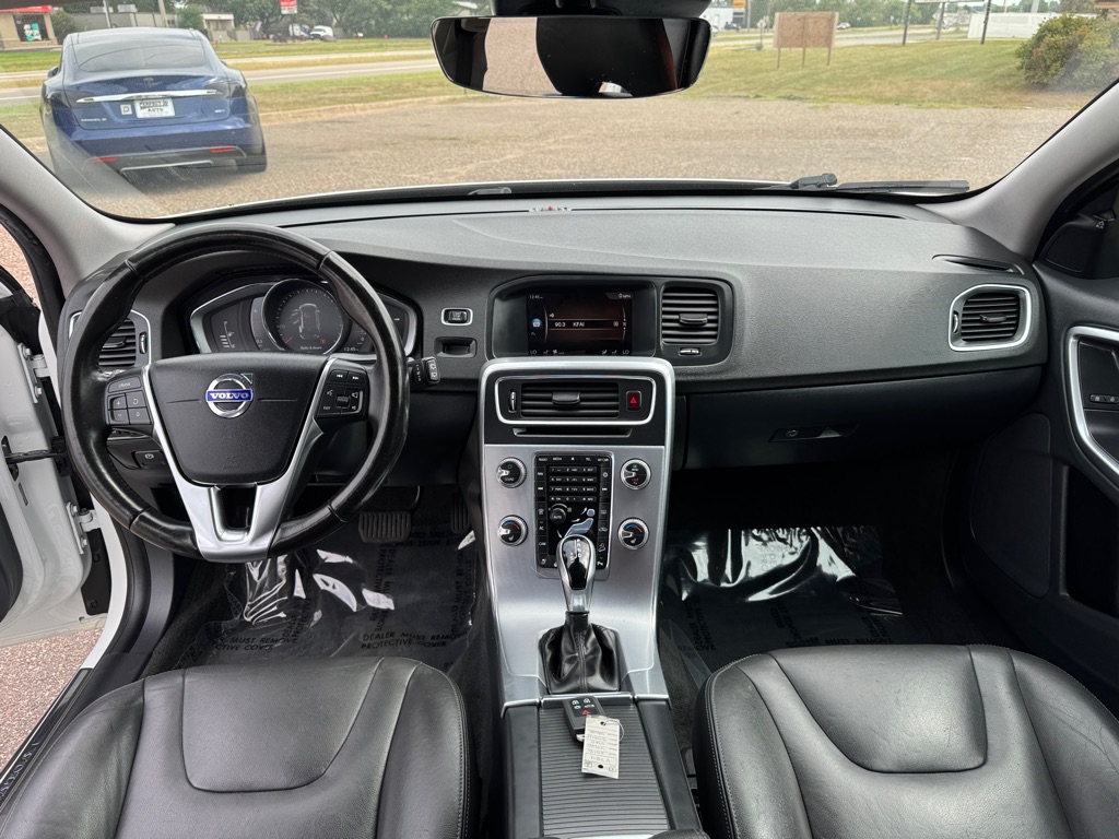 Photo 29 of this VOLVO V60 CROSS COUNT