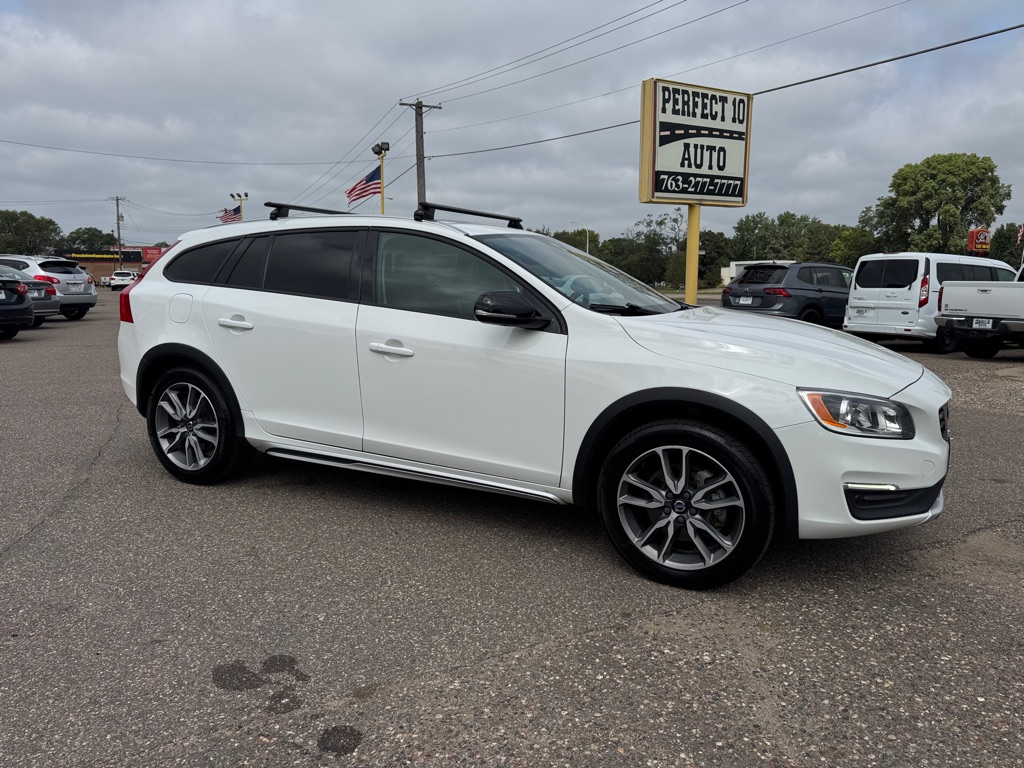 Photo 2 of this VOLVO V60 CROSS COUNT
