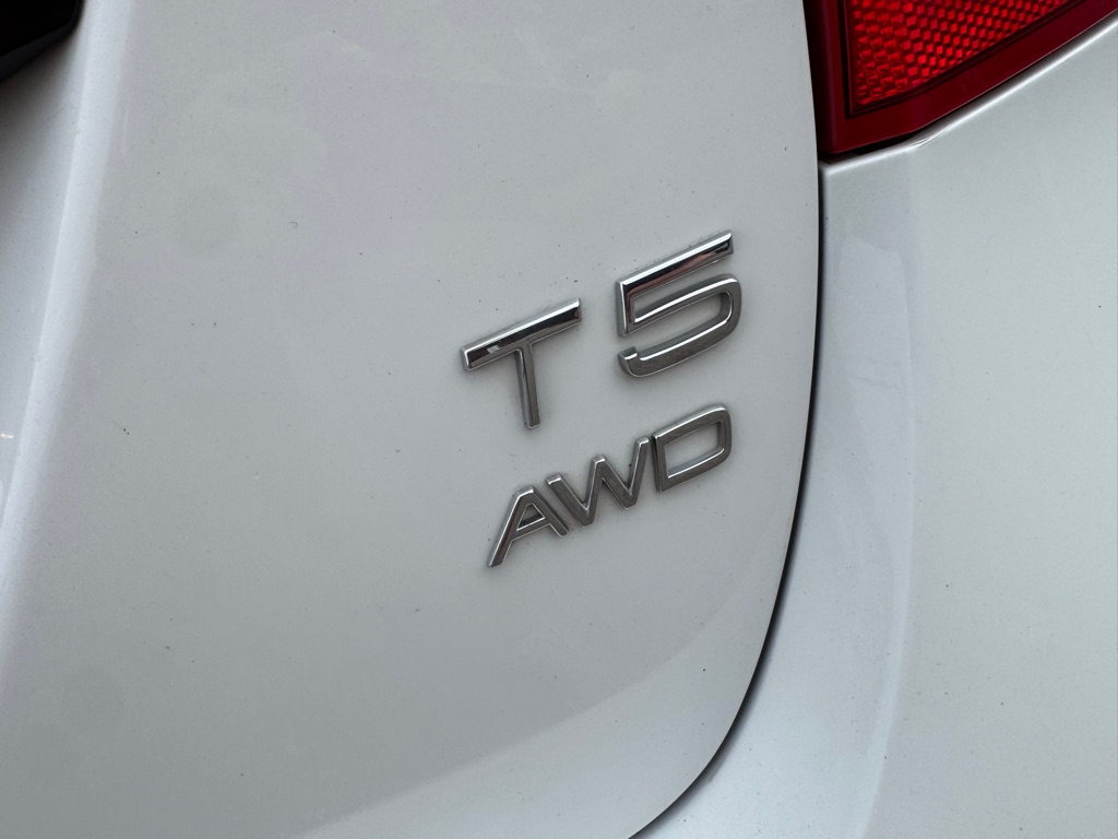 Photo 48 of this VOLVO V60 CROSS COUNT